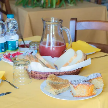 All'ombra Del Castello Bed and Breakfast