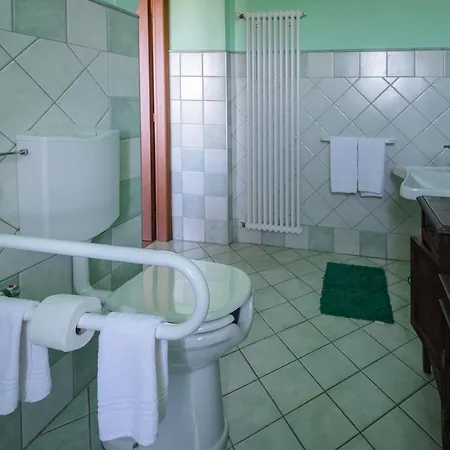 All'ombra Del Castello