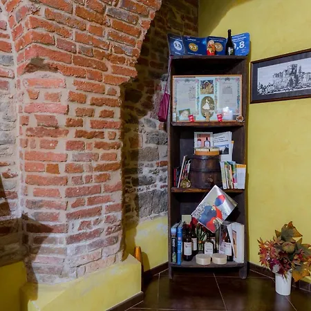 All'ombra Del Castello Bed and breakfast 3*