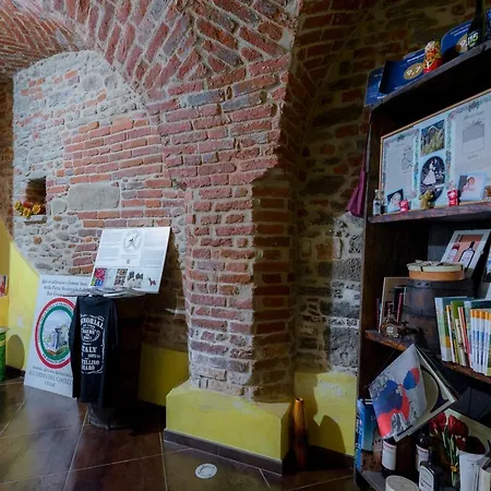 All'ombra Del Castello