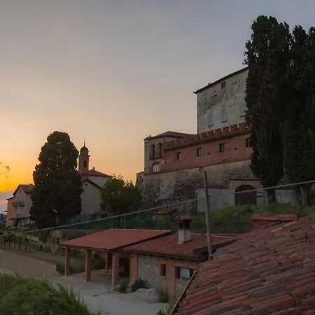 All'ombra Del Castello Bed and Breakfast 3*