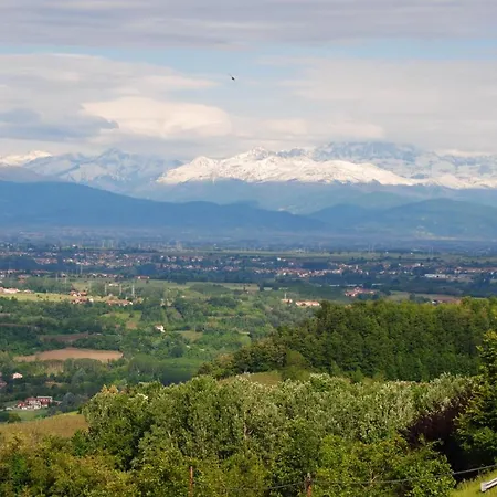 All'ombra Del Castello Bed and Breakfast 3*