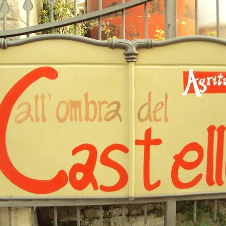 All'ombra Del Castello Bed and breakfast 3*